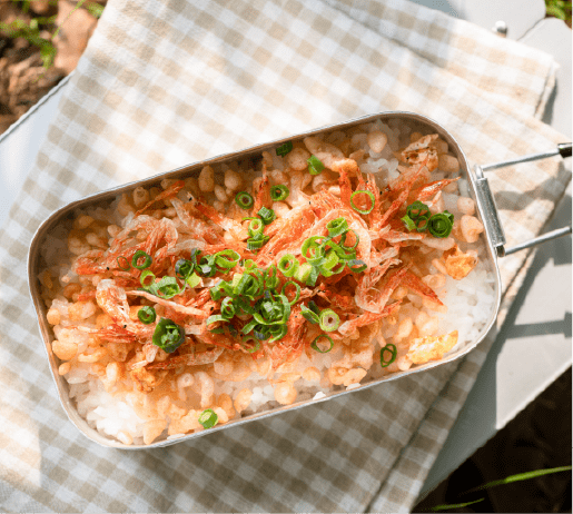 彩鮮やか乾燥魚介の天かす丼~青ねぎとお好みのポン酢しょうゆをかけて~